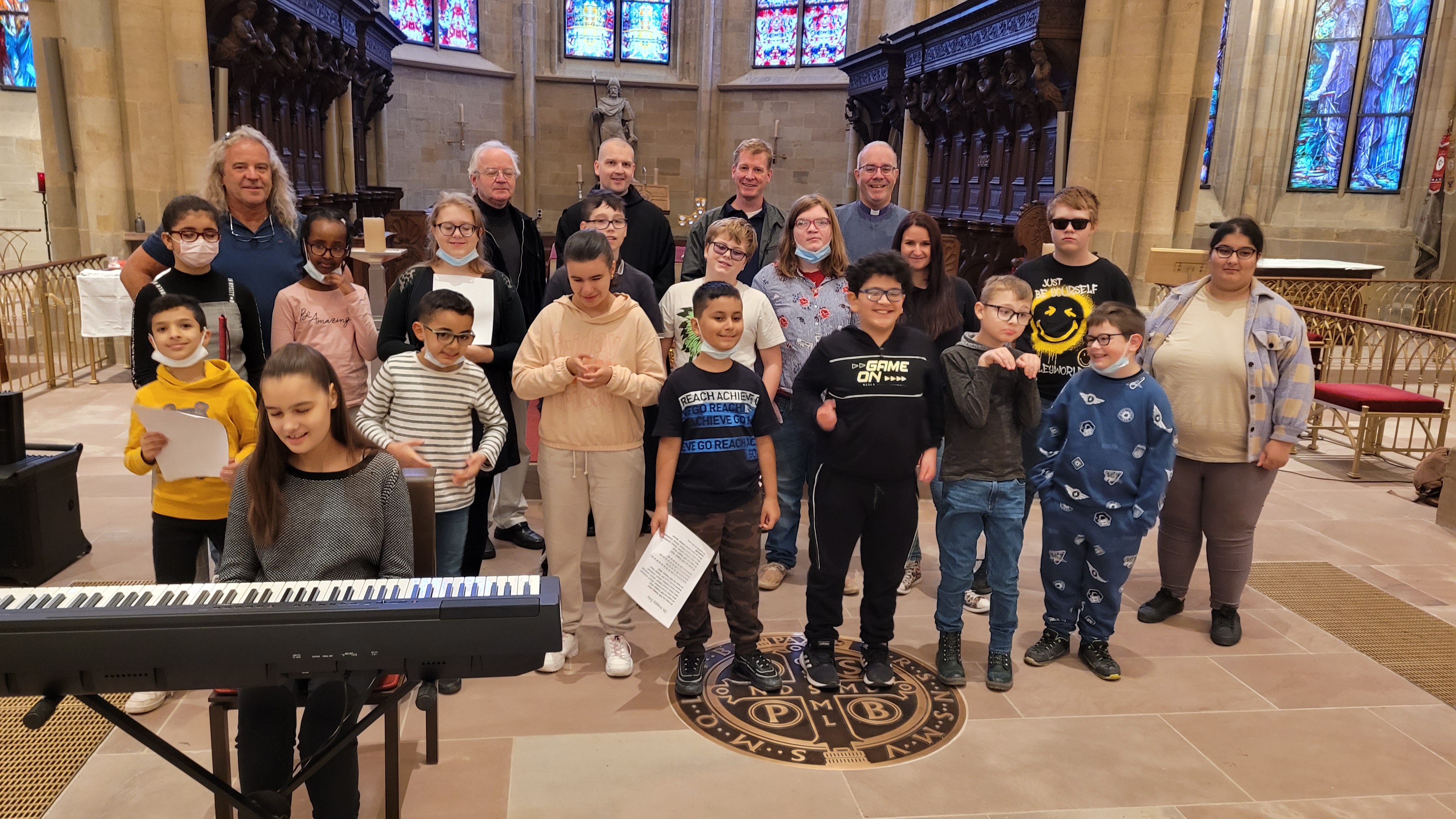 Schulchor%20Gruppenfoto%20Abtei%20Tholey Schulchor%20Gruppenfoto%20Abtei%20Tholey